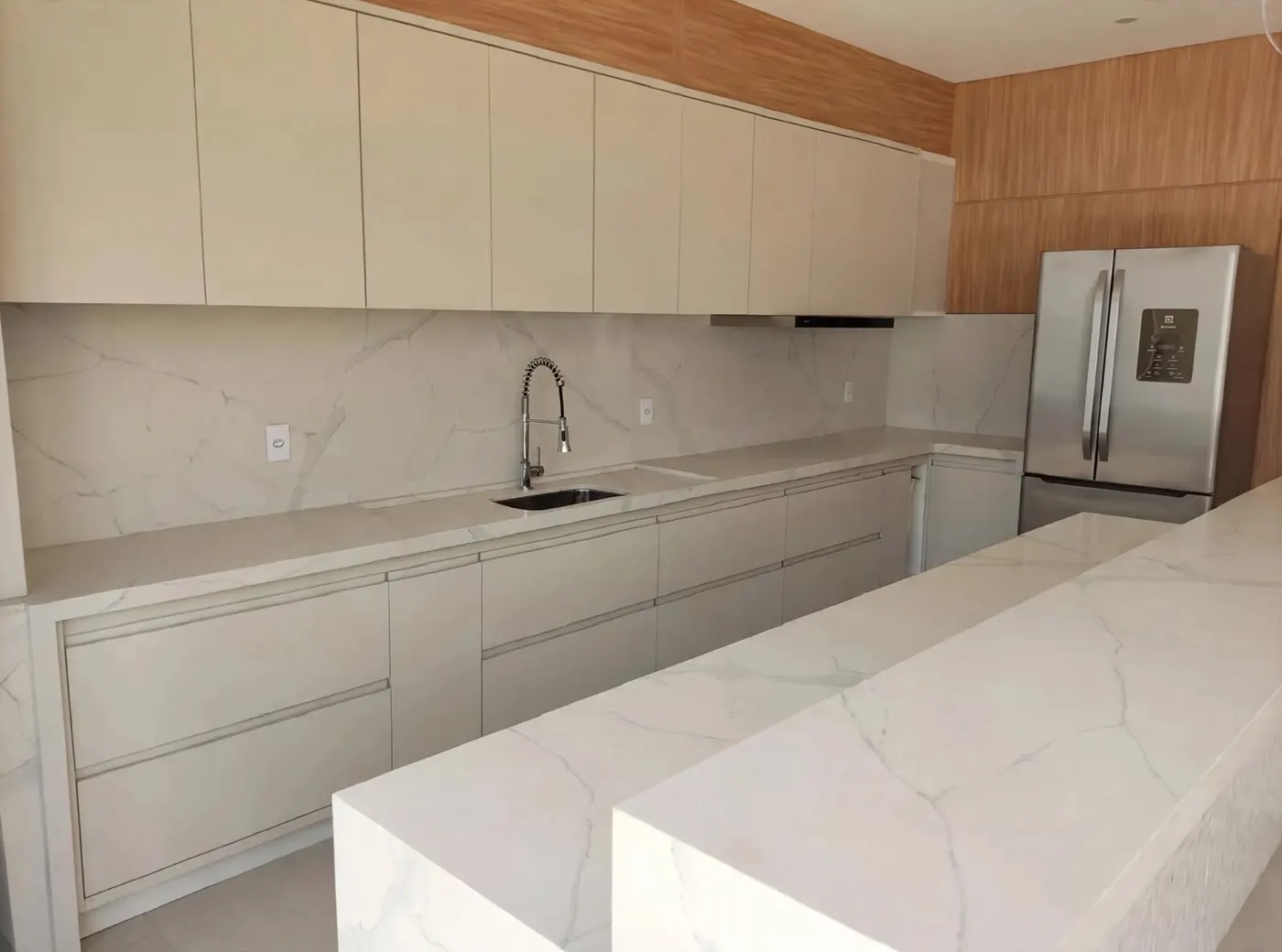 Bancada de cozinha sob medida – Marmoraria GranFina Canaã dos Carajás